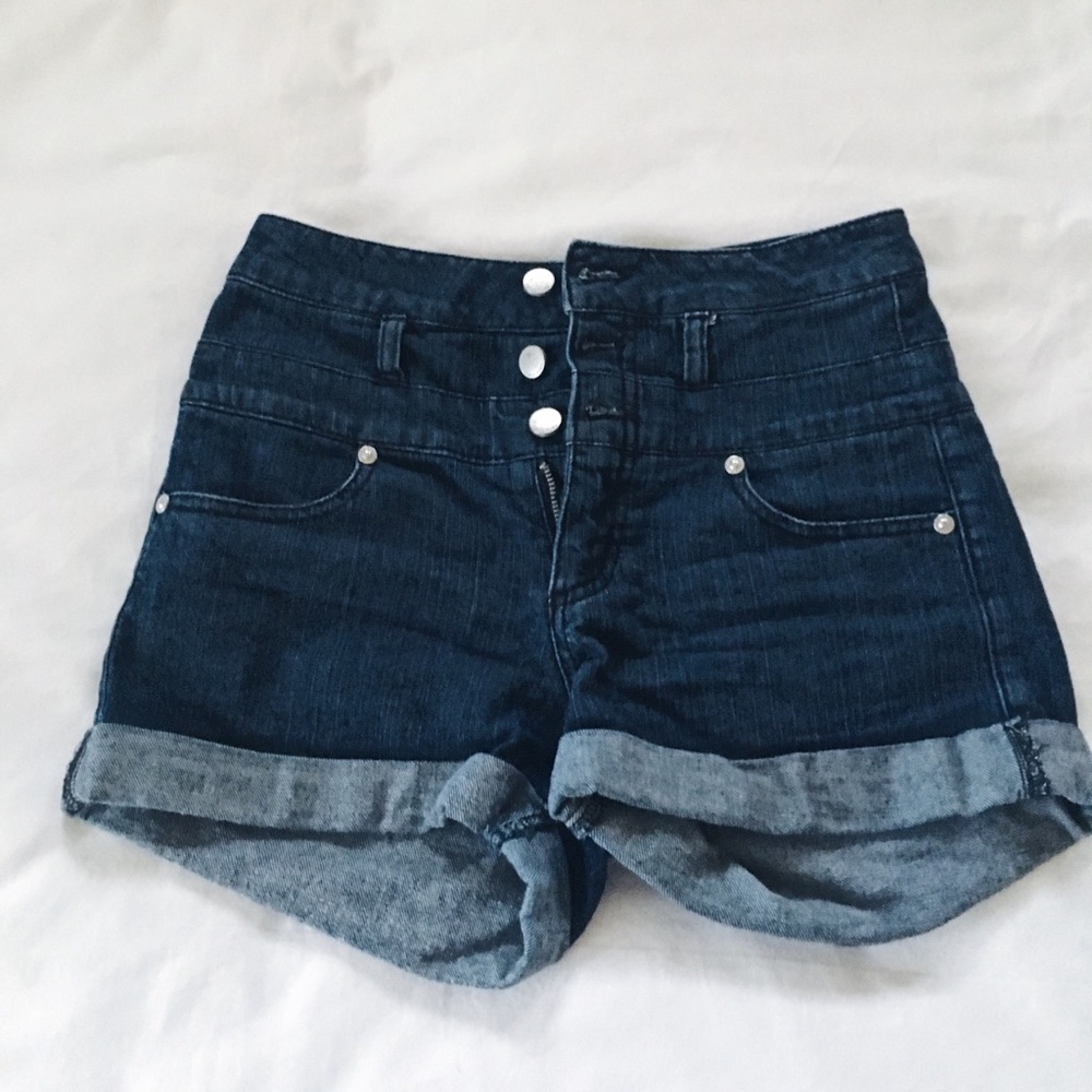 buttoned high waisted denim shorts
